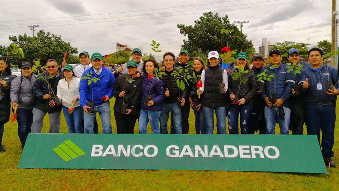 Banco Ganadero y Gobierno Municipal arborizaron el Cambódromo junto con la comunidad